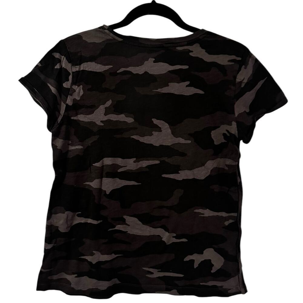 Athleta‎ Daily Camo Crew Neck Short Sleeve Tee Shirt  Size Medium - Picture 2 of 4